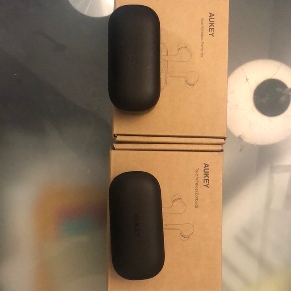 Earbuds wireless. - Picture 2 of 6